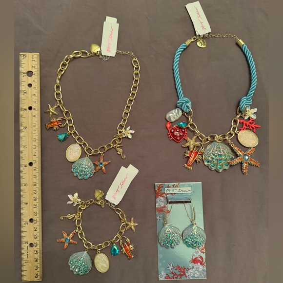 Set of 4! NEW Betsey Johnson Ocean Themed Matching Necklace Bracelet Earrings